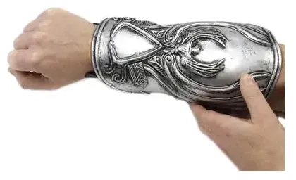 Assassin's Creed 2 - The Hidden Blade of Ezio Auditore - Role-Play Gauntlet Replica