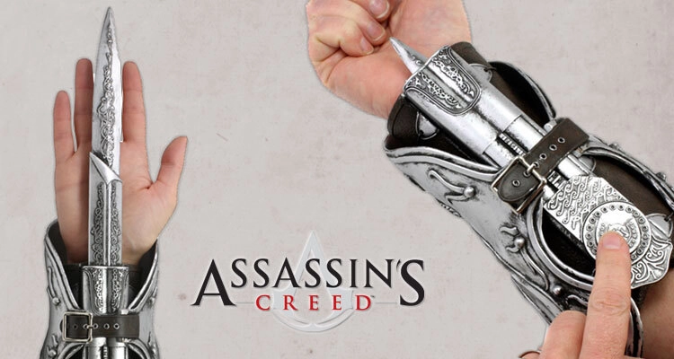 Assassin's Creed 2 - The Hidden Blade of Ezio Auditore - Role-Play Gauntlet Replica