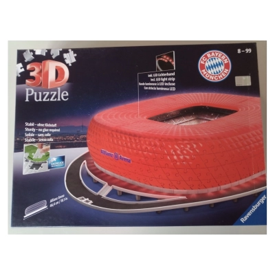 Allianz Arena bei Nacht (Defekte Verpackung)